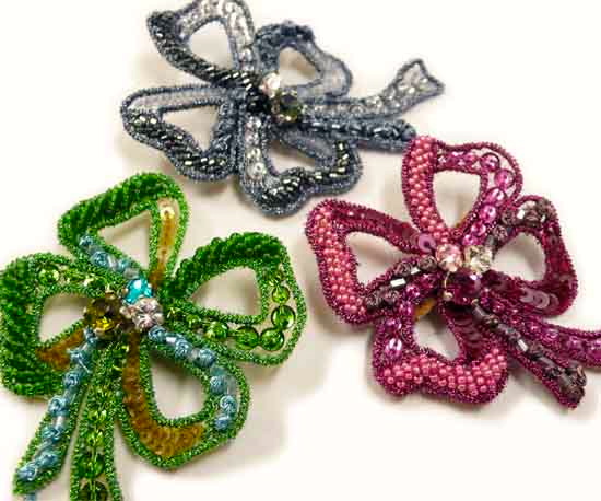 Free shape clover ribbon brooch 4